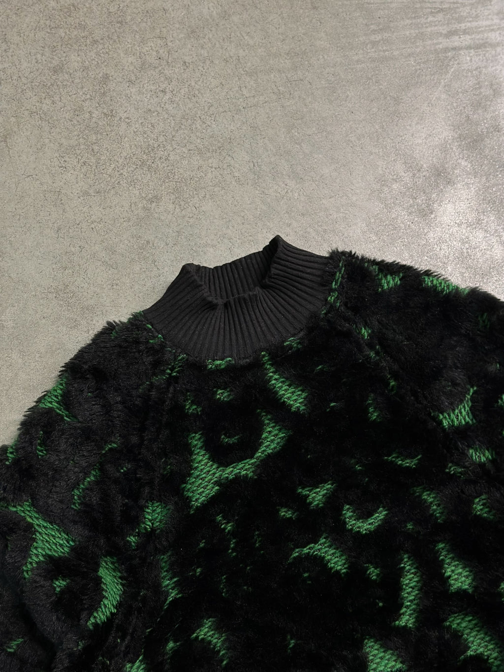 GREEN VOLCANIC SWEATER